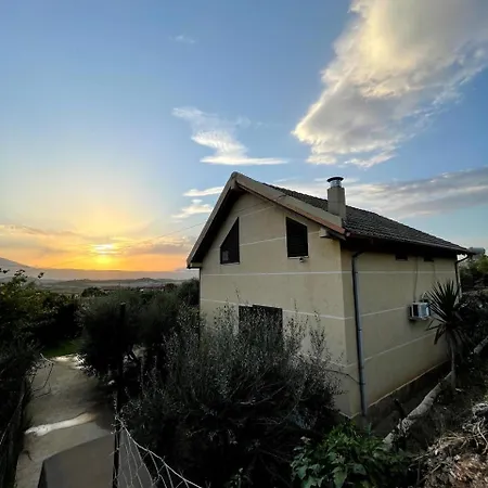 1 * Trajas